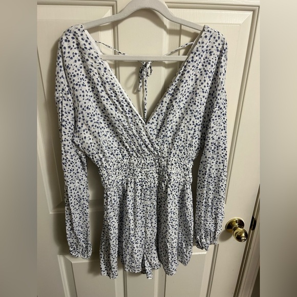 Altar'd State Pants - Altar’d State Blue & White Floral Deep V Romper Size Small